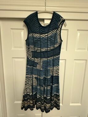 Nic + Zoe Size Medium Blue Patterned Knee Length Fit and Flare Dress